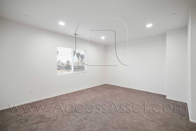 Building Photo - Beautiful Two Story Home 3 bed/2.5 Bath Located In Quiet Cul De Sac In Lake Elsinore!