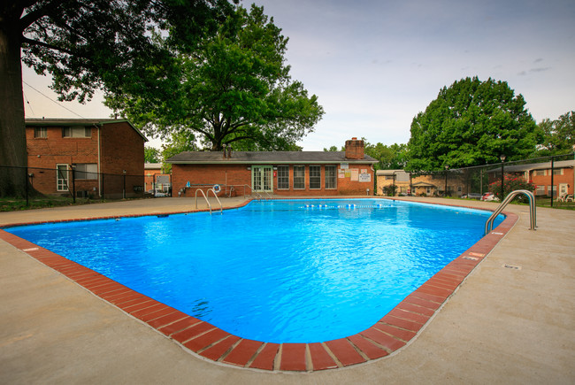 Piscina - Lynn Town Townhomes