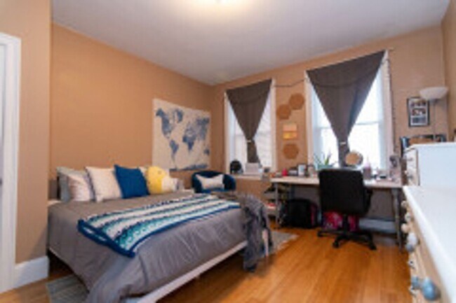 Building Photo - AWESOME 4 Bed 2 BATH LISTING!!!!