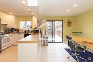 Building Photo - 148 Thorndike St