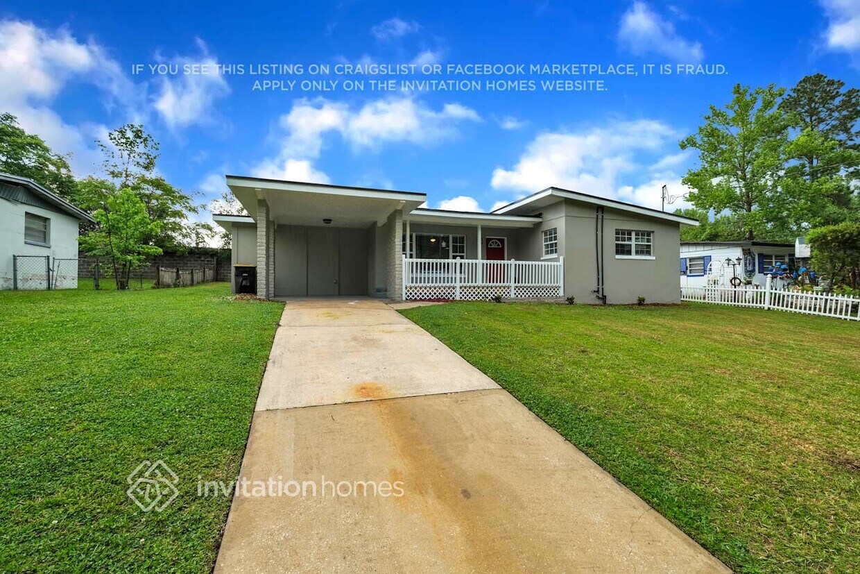 Foto principal - 8061 Delaroche Dr