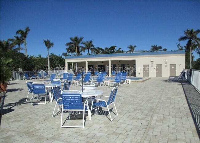 Foto del edificio - 14931 Park Lake Dr