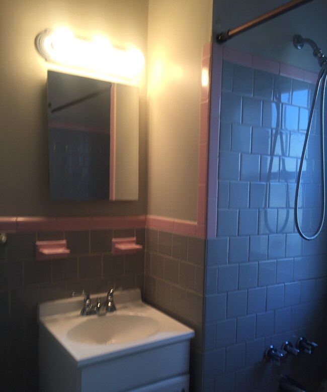 Building Photo - 39 Hall Ave