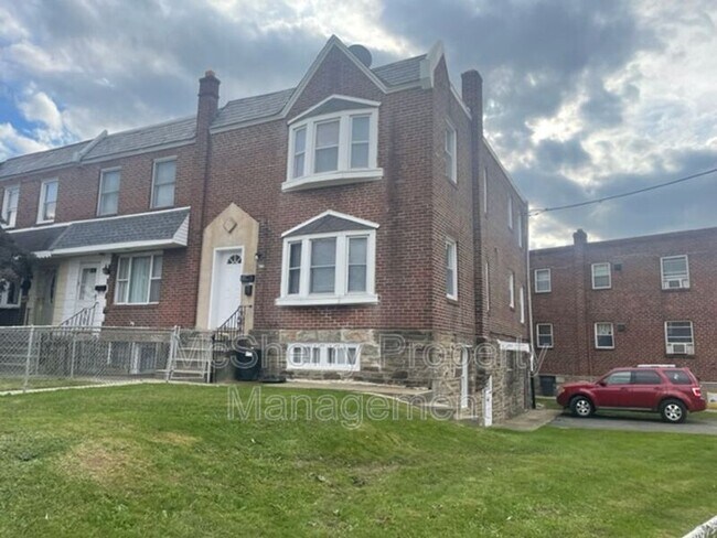 Foto del edificio - 4400 Sheffield Ave