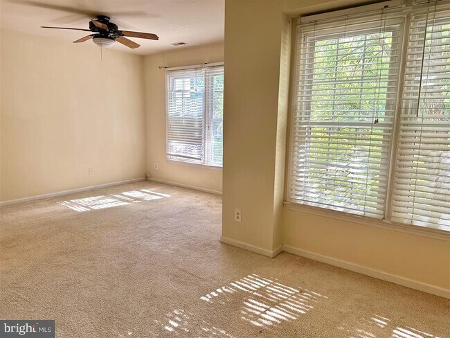 Foto del edificio - 6077 Deer Hill Ct