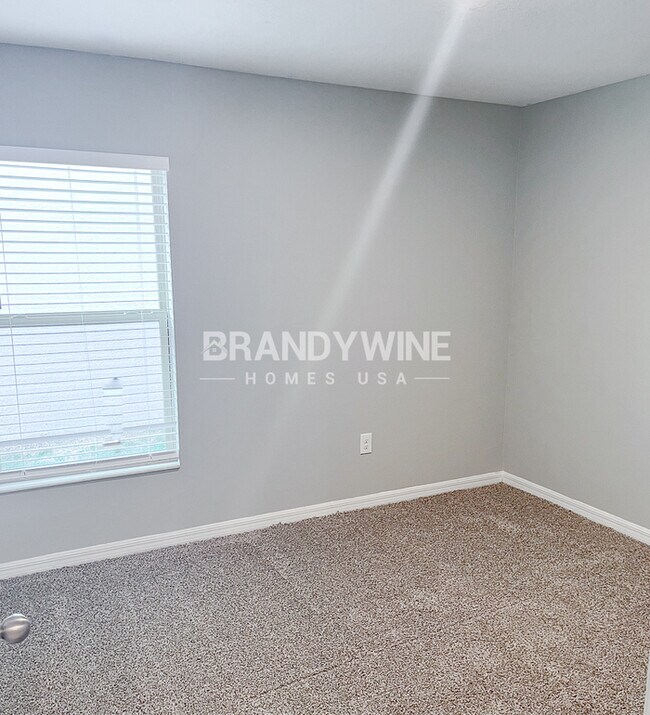 Building Photo - NEW LOWER RENTAL RATE LEASING SPECIAL: Rec...