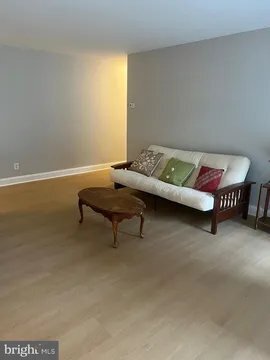 Foto del edificio - 3915 Lyndhurst Dr