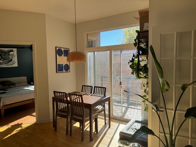 Foto del edificio - 2422 Tremont Pl