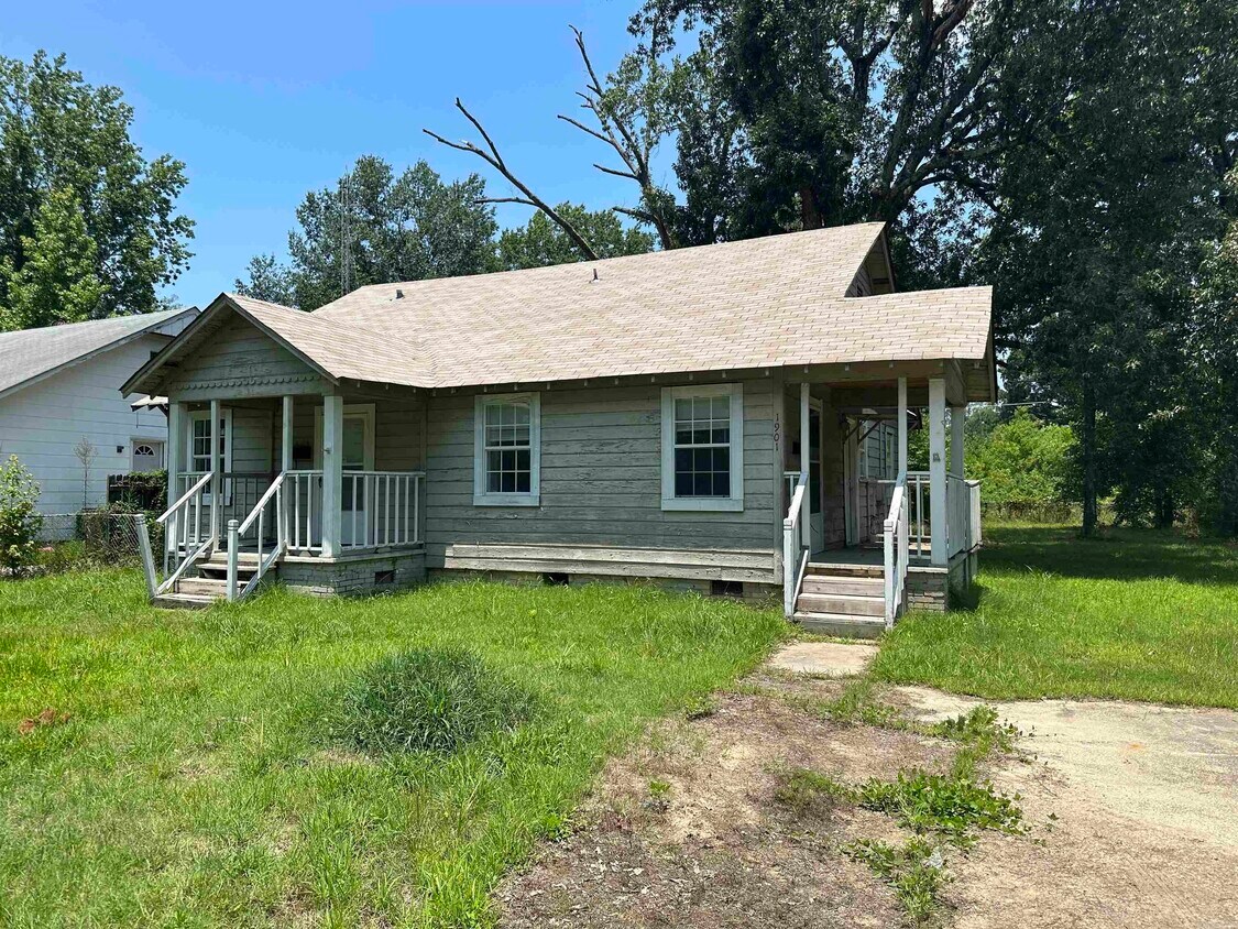 1903 W 26th Ave, Pine Bluff, AR 71603 Townhome Rentals in Pine Bluff