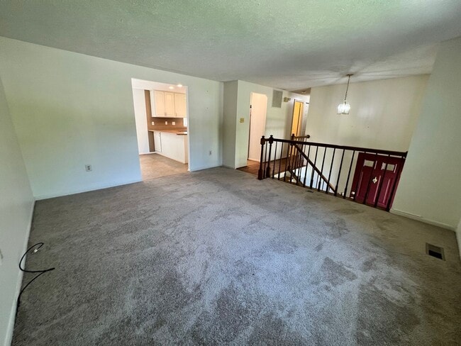 Building Photo - Beautiful 4 Bedroom Single Family Home in ...