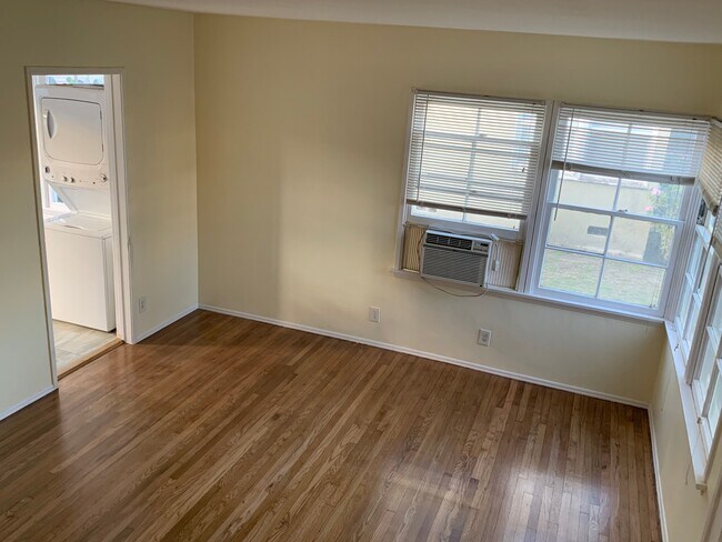 Building Photo - 15721 Halldale Ave