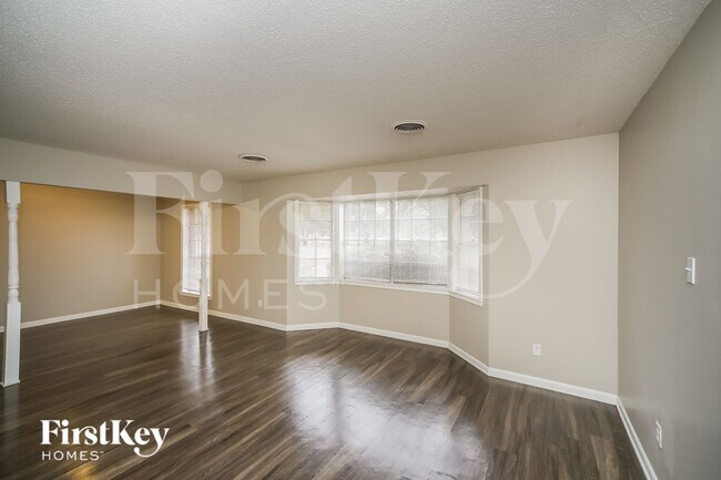 Foto del edificio - 2901 Clarke Rd