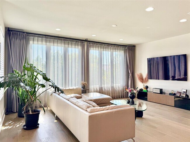 Foto del edificio - 7915 Floracita Ln