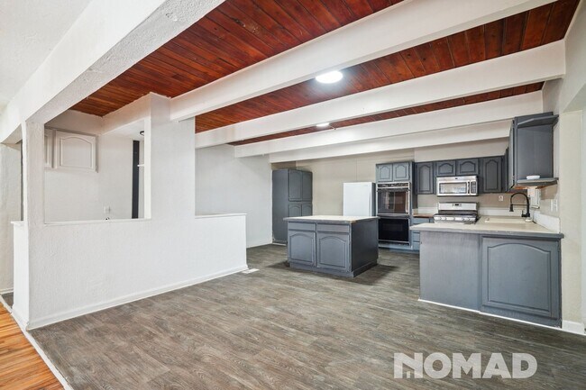 Foto del edificio - Spacious 3BR Duplex in Sumner