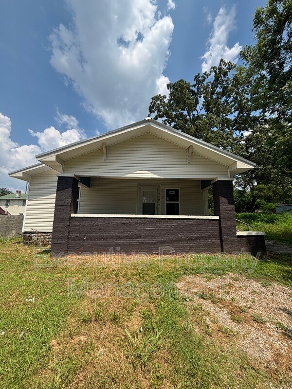 Primary Photo - 709 30th St SW