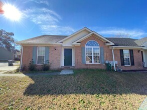 Building Photo - 310 Hazelnut Dr