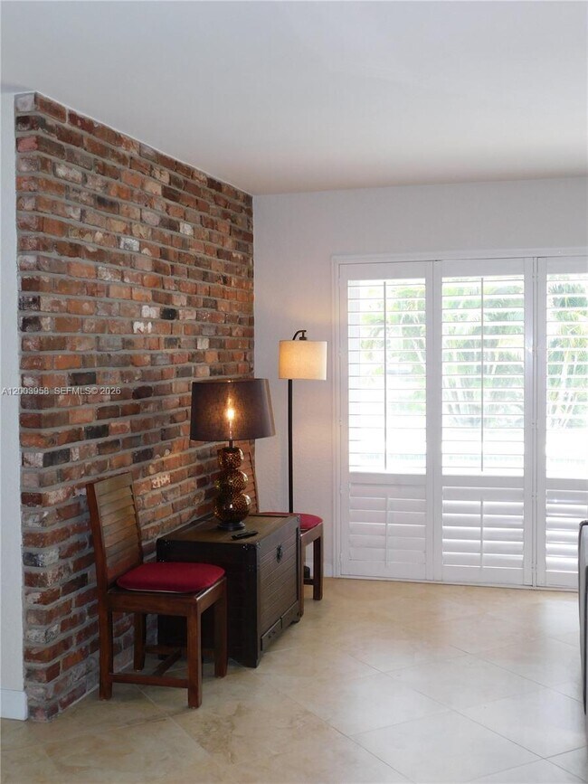 Foto del edificio - 108 NE 30th St