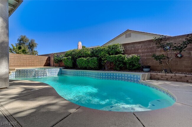 Foto del edificio - 4437 Verdiccio Ave