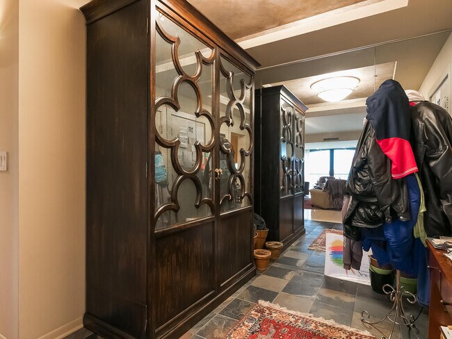 Foto del edificio - 1201 Yale Plz