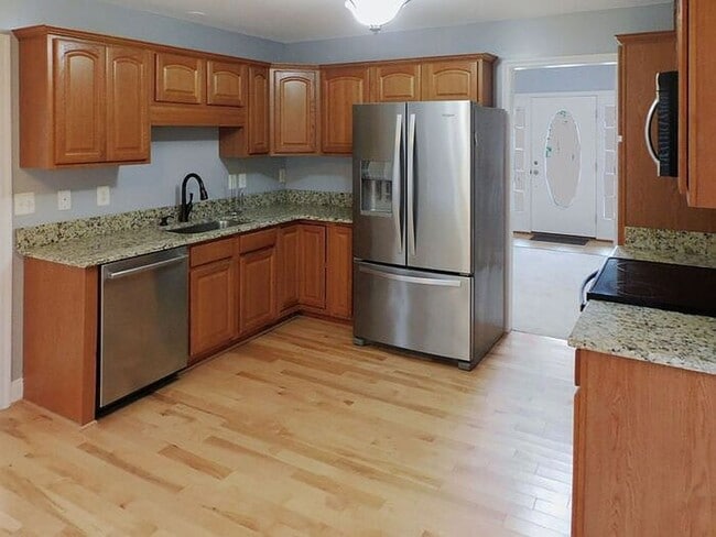 Building Photo - 462 Buckler Dr