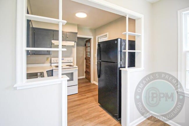 Building Photo - 2 Bed 1 Bath House Located In Council Bluf...