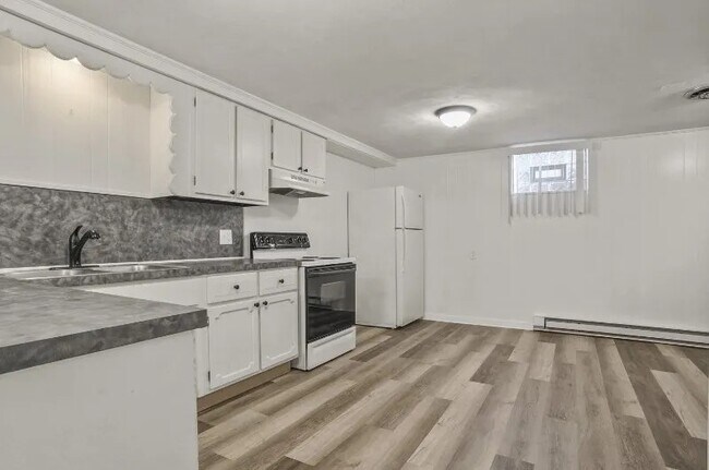 Foto del edificio - 3736 Woodford Ave NW