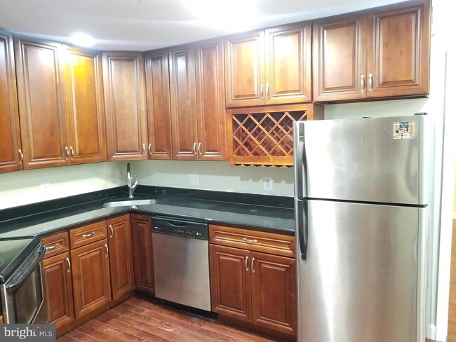 Foto del edificio - 320 61st St NE