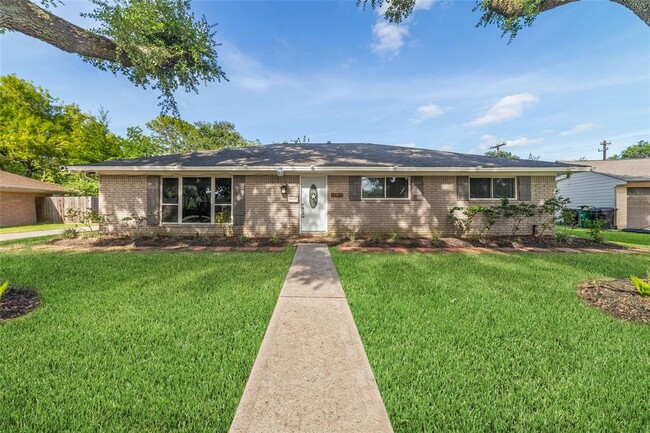 Building Photo - 11911 Renwick Dr