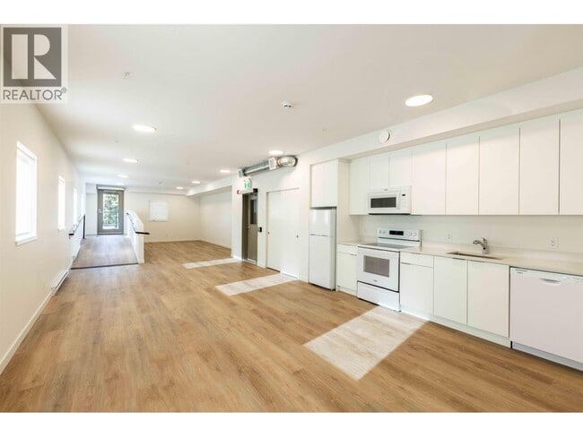 Building Photo - 39180 Finch Dr