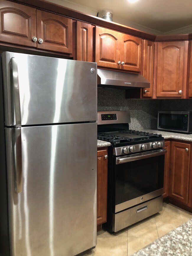 Foto del edificio - 4633 Marine Ave