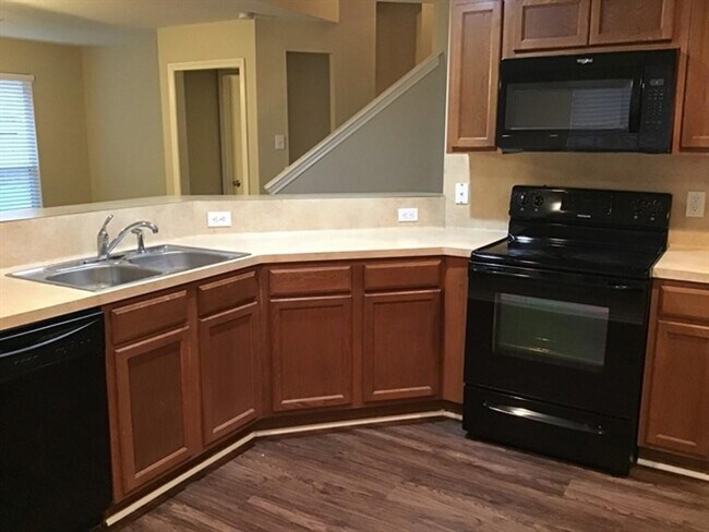 Foto del edificio - 2218 Shady Pine Dr