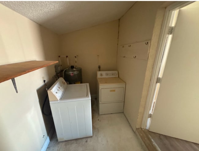 Foto del edificio - 15696 Bolesta Rd