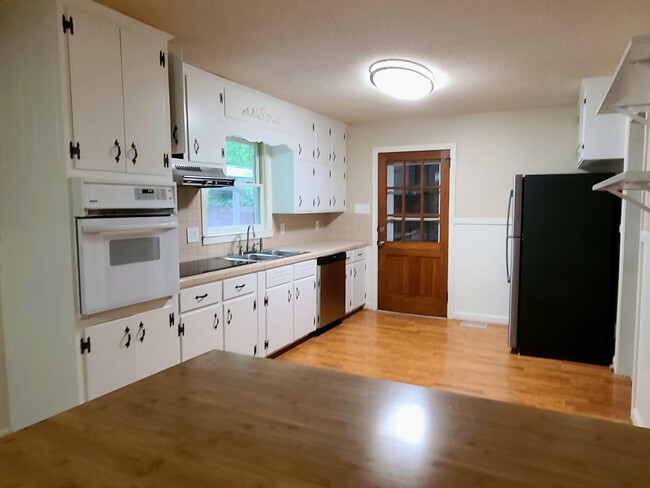 Building Photo - 1001 Wilkins Dr