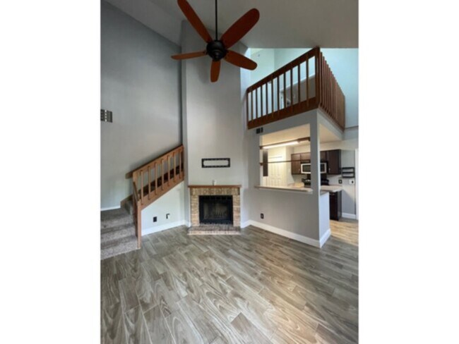 Building Photo - Beautiful 2 Bed/2 Bath Condo with Loft-BOT...