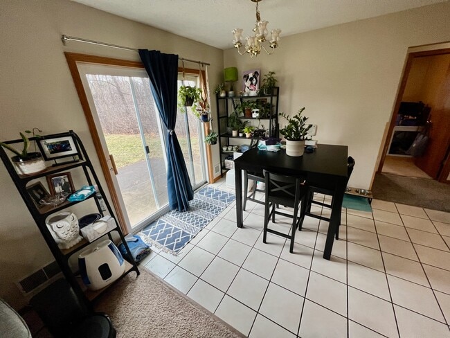 Building Photo - 2209 Melanie Ln