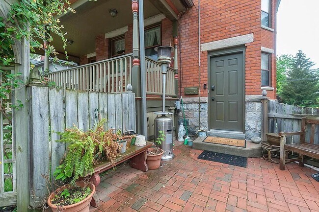 Private Entrance w/Ring Doorbell - 218 Woodward Ave