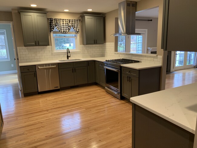 Building Photo - 11 Taconic Dr