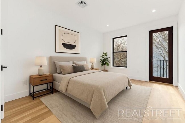 Building Photo - 4 bedroom in BROOKLYN NY 11216