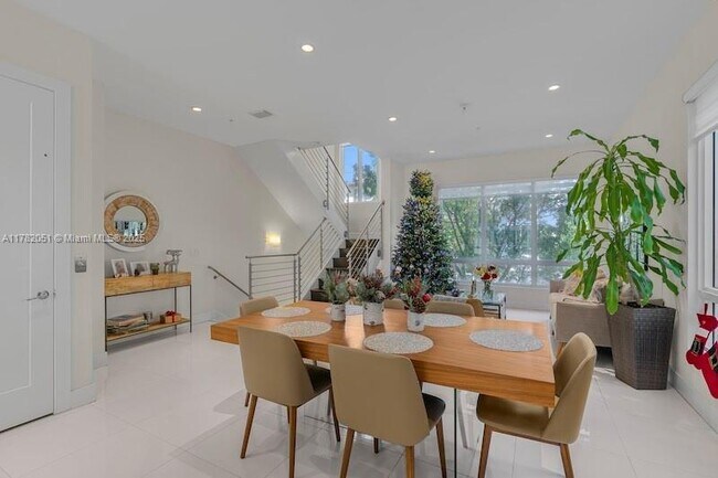 Foto del edificio - 6670 NW 105th Pl