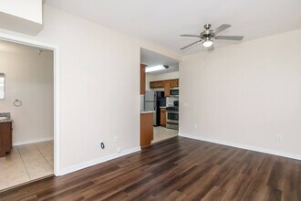 Building Photo - Vineyards at Palm Desert Apartment Homes