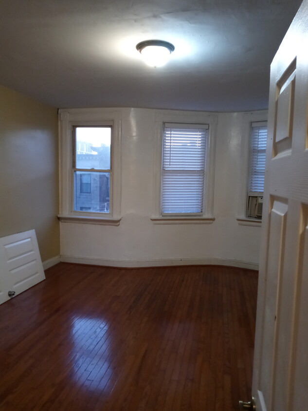 Area space - 1727 Saint Paul St