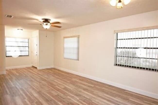 Building Photo - 2112 Oak Chace Ct