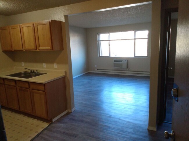 Foto del edificio - 1 bedroom 1 bathroom upstairs apartment - Granvue Apartments