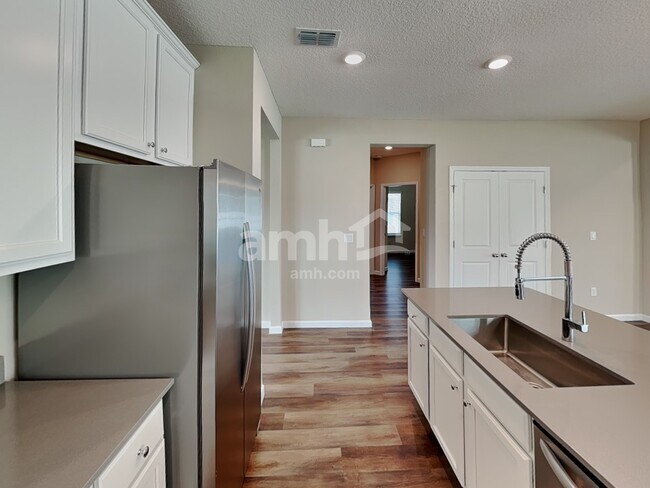 Building Photo - 204 Hemlock Pt