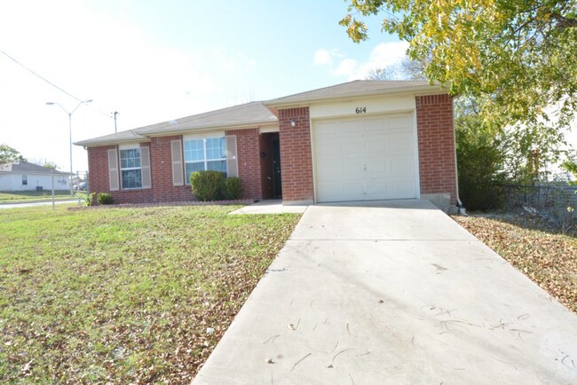 Building Photo - 614 S 26th St