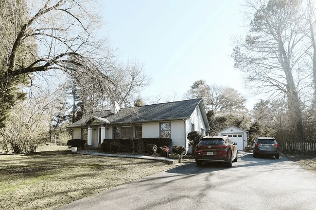 Building Photo - 369 Johnson Ferry Rd