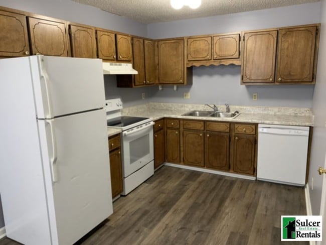 Building Photo - Completely Renovated 3BR 2BA House