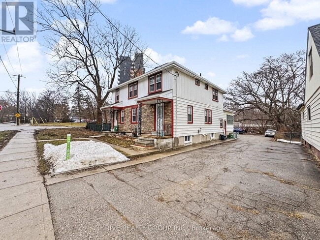 Building Photo - 136 Walnut St