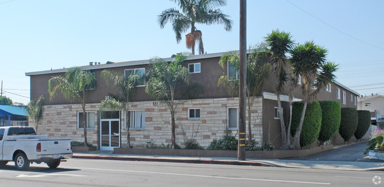 3061 S Robertson Blvd - 3061 Robertson Blvd