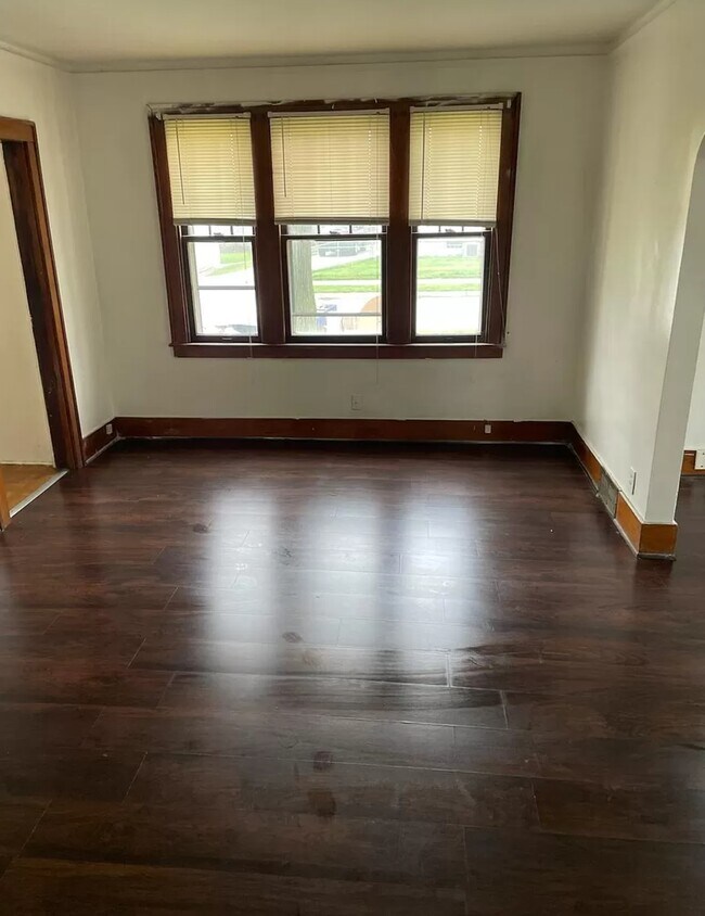 Foto del edificio - 8412 Chalmers Ave